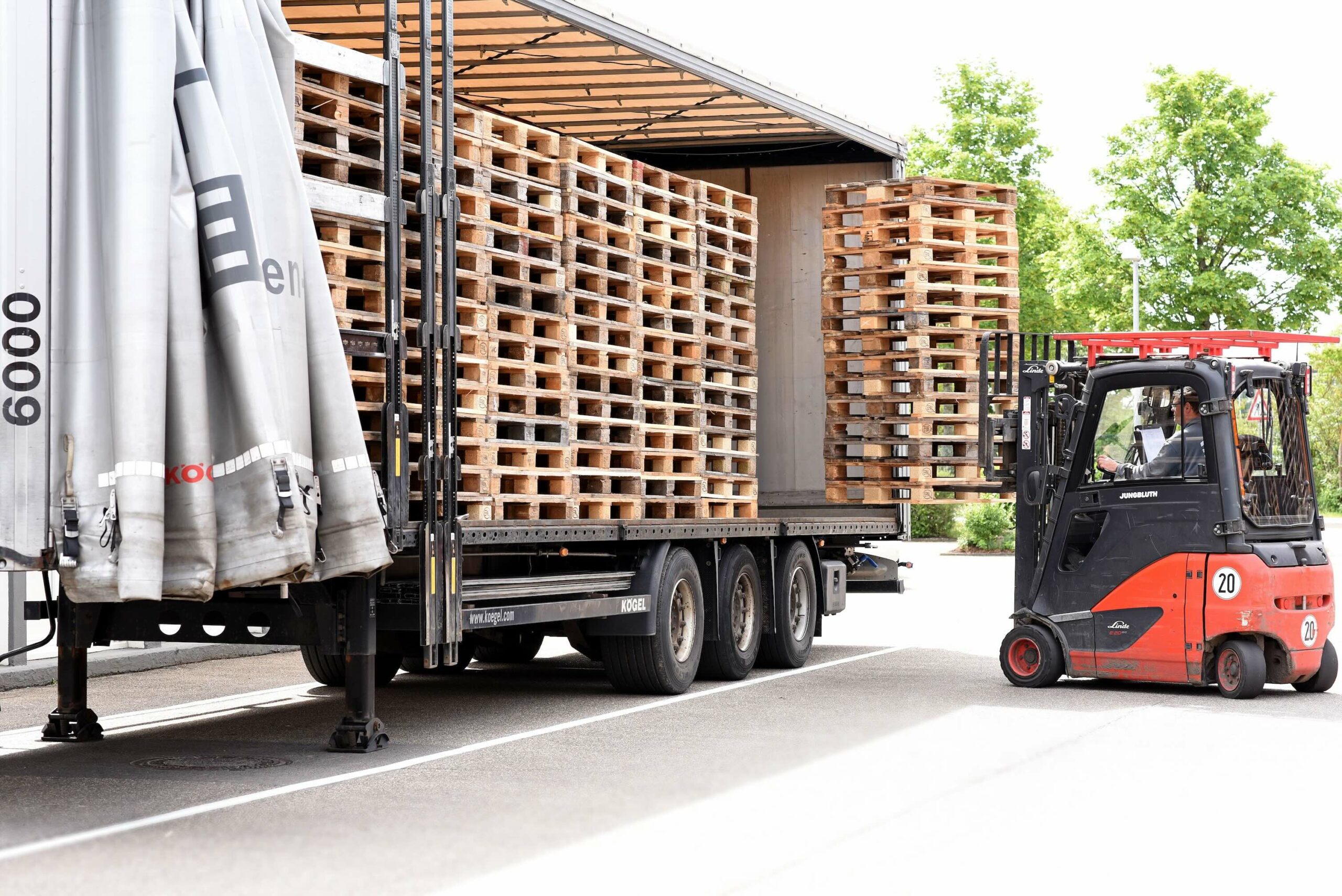 Holzpaletten Verladung Holzpaletten Verladung